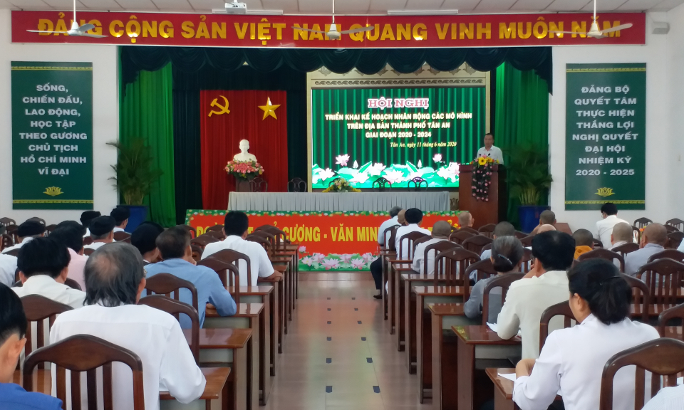 TP Tân An: Triển khai nhân rộng mô hình thoát nghèo bền vững và xây dựng tuyến đường văn minh đô thị”