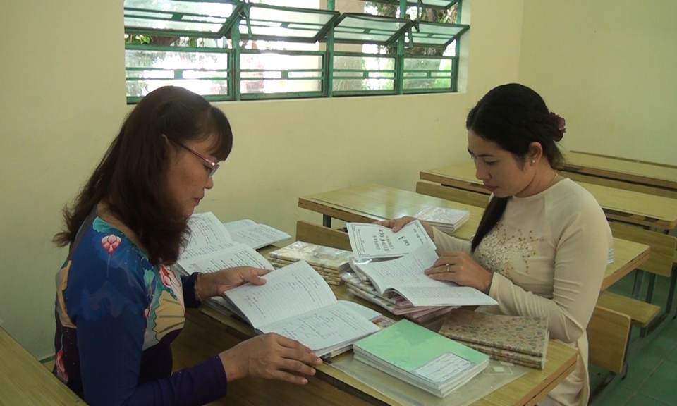 Đức Hòa: Giao lưu vở sạch chữ đẹp cấp tiểu học