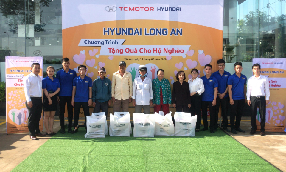 TP Tân An: Hyundai Long An trao quà cho người nghèo