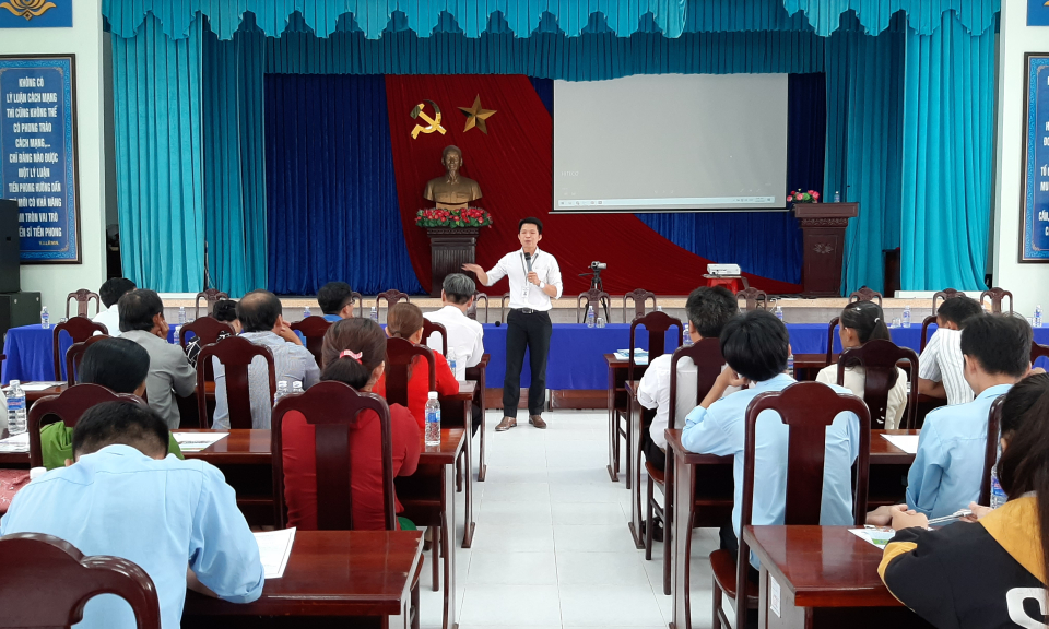 Tư vấn xuất khẩu lao động cho học viên trường CĐ Nghề Long An