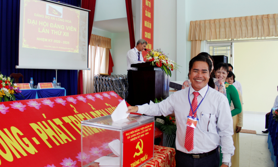 Cần Đước hoàn thành Đại hội Đảng bộ cấp cơ sở