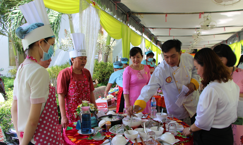 Thủ Thừa: Hội thi nấu ăn &#8220;Bữa cơm gia đình, ấm áp yêu thương&#8221;