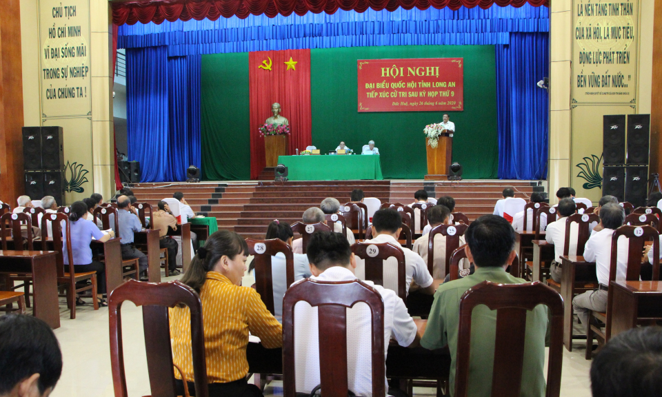 Đại biểu quốc hội tiếp xúc cử tri huyện Đức Huệ