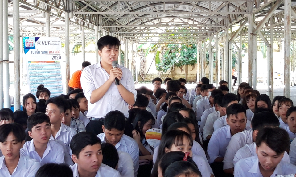 Trường THPT Tân Thạnh tổ chức tư vấn tuyển sinh và hướng nghiệp cho hơn 340 học sinh