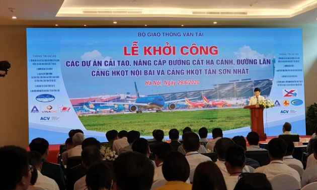 Khởi công dự án nâng cấp đường cất hạ cánh 2 sân bay Nội Bài và Tân Sơn Nhất