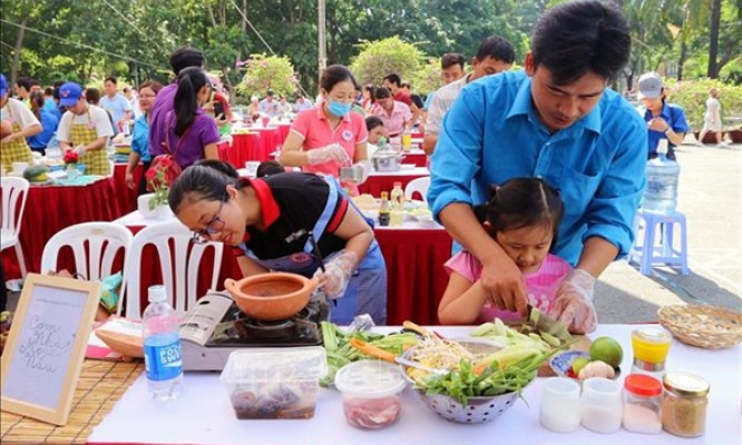 Ngày Gia đình Việt Nam 28/6: Gìn giữ và phát huy văn hóa ứng xử tốt đẹp trong gia đình