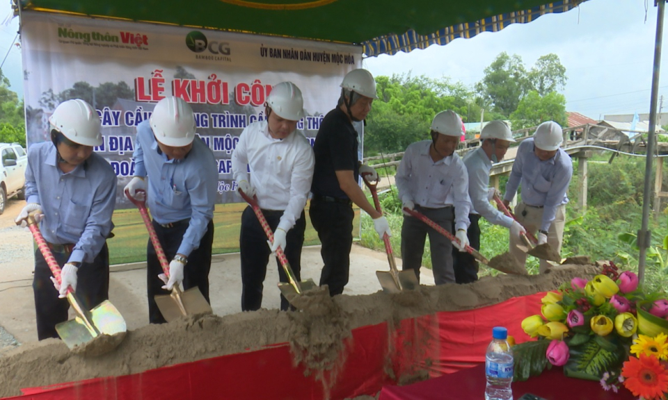 Mộc Hóa: Khởi công 5 cầu giao thông nông thôn do nguyên Chủ tịch nước Trương Tấn Sang vận động tài trợ