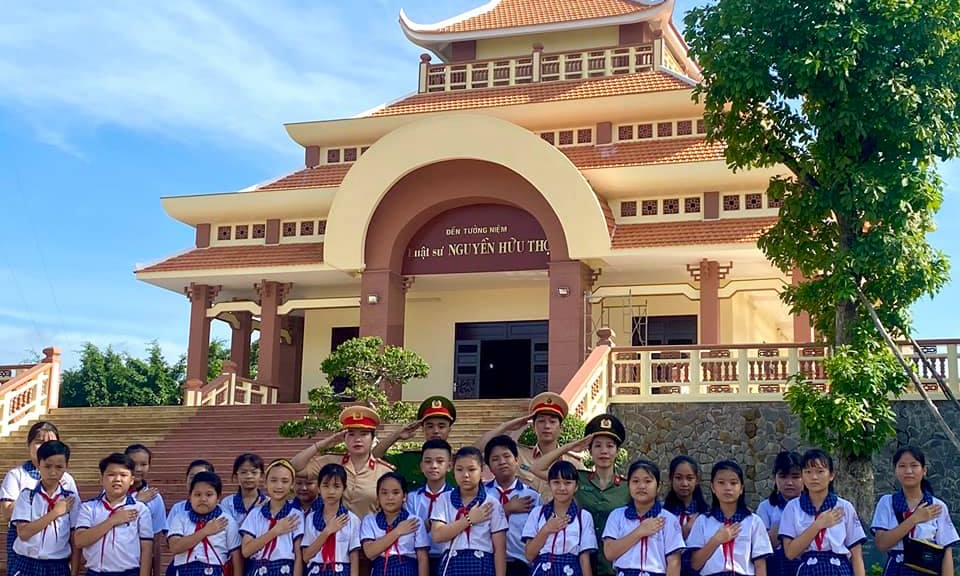 Bến Lức: Thăm Khu lưu niệm Luật sư Nguyễn Hữu Thọ
