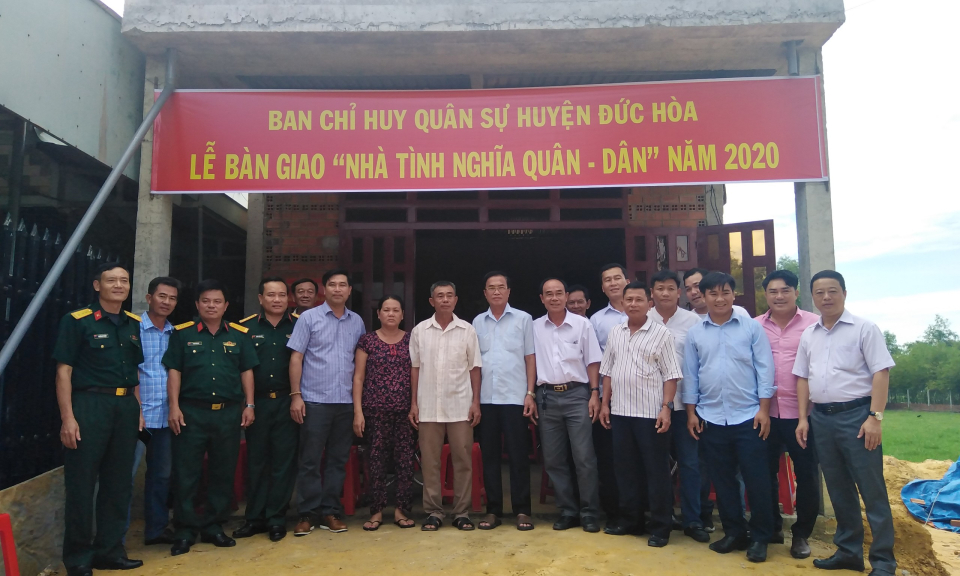 Đức Hòa: Trao nhà tình nghĩa Quân-Dân