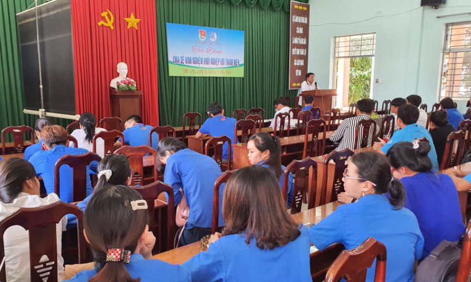 Gặp gỡ, đối thoại giữa doanh nhân trẻ với thanh niên khởi nghiệp