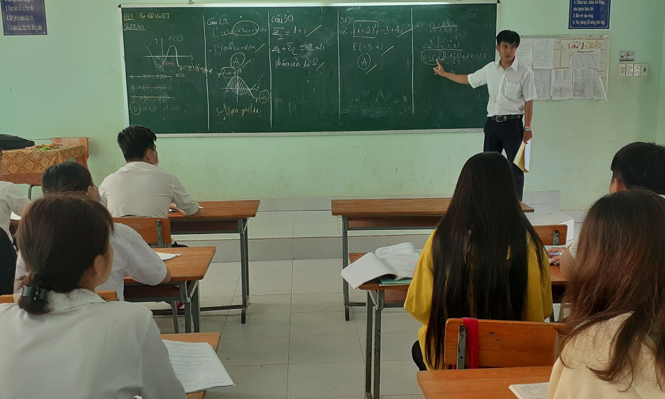 Tân Hưng: Học sinh khối 12 tập trung ôn luyện, chuẩn bị cho kỳ thi tốt nghiệp THPTQG