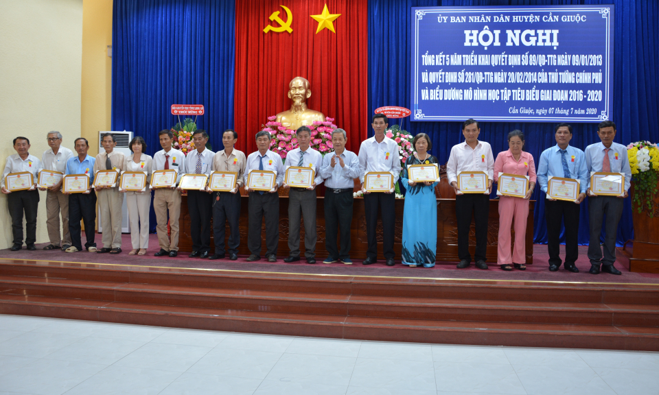 Cần Giuộc: Đẩy mạnh phong trào khuyến học khuyến tài, xây dựng xã hội học tập