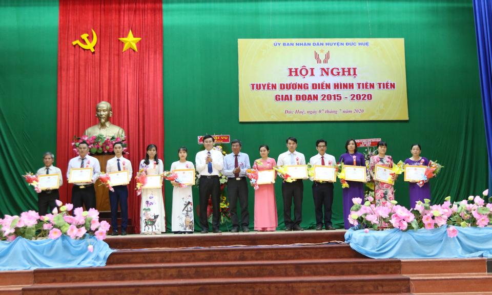 Đức Huệ: Tuyên dương điển hình tiên tiến, giai đoạn 2015-2020.