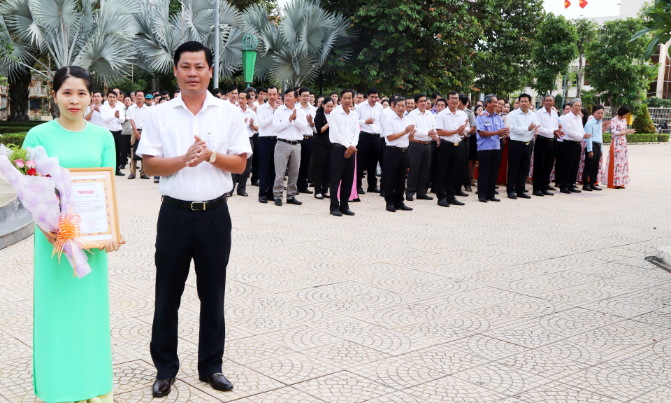 Nữ cán bộ điển hình học tập và làm theo tư tưởng, đạo đức, phong cách Hồ Chí Minh