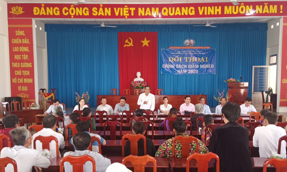 Đối thoại với nhân dân xã Tân Bình, huyện Tân Trụ về chính sách giảm nghèo