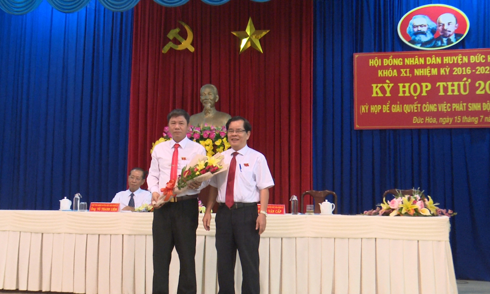 Ông Phạm Văn Đồng đắc cử Phó chủ tịch UBND huyện Đức Hòa