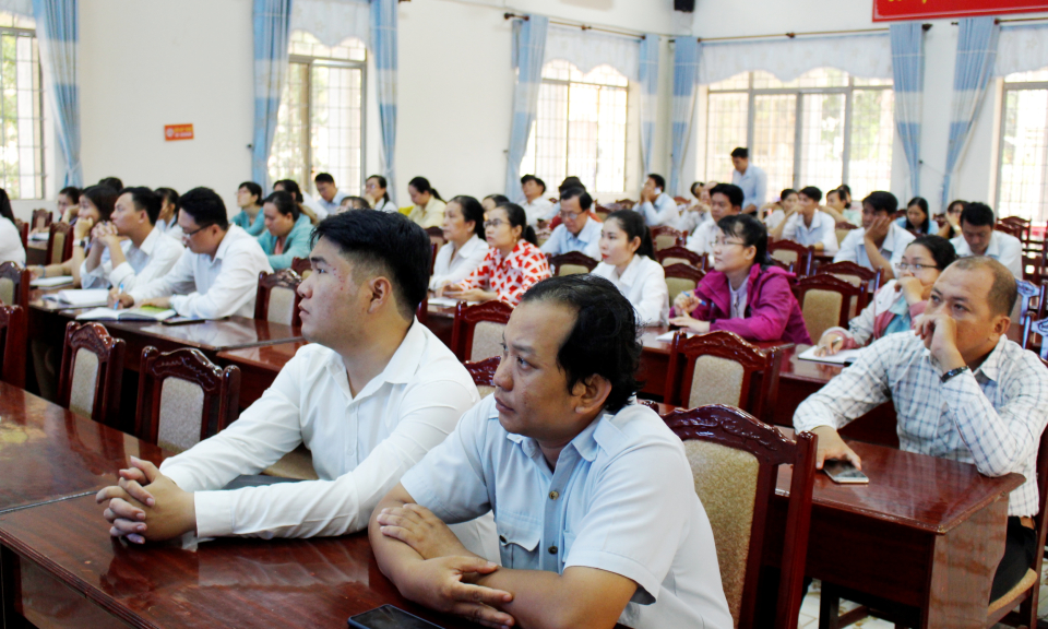 Cần Đước: Tập huấn phần mềm một cửa phiên bản mới