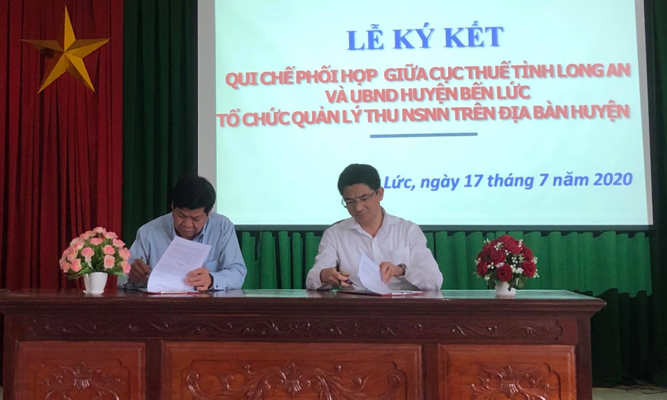 Bến Lức: Sơ kết và ký kết quy chế phối hợp công tác thu ngân sách Nhà nước