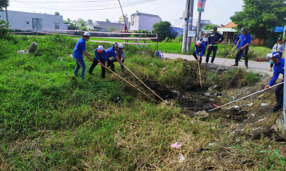 Cần Giuộc: Ra quân chiến dịch thanh niên tình nguyện hè 2020
