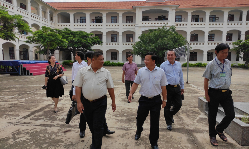 PCT.UBND tỉnh &#8211; Nguyễn Văn Út kiểm tra công tác tổ chức thi TN THPT năm 2020 tại Đức Hòa