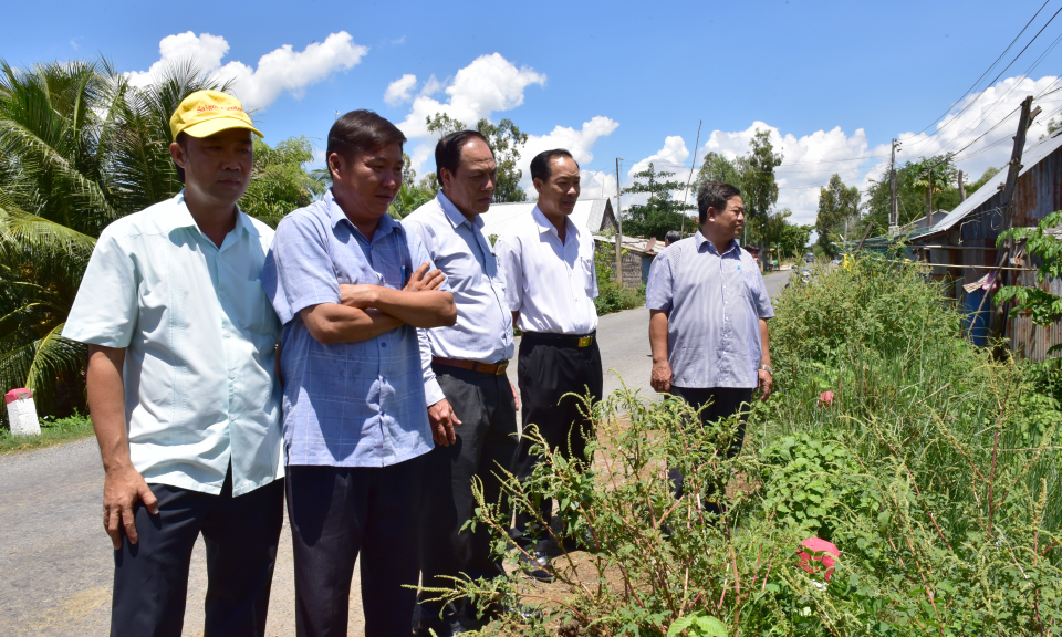 Tân Hưng: Bí thư Huyện ủy làm việc với đảng ủy 05 xã về phát triển kinh tế
