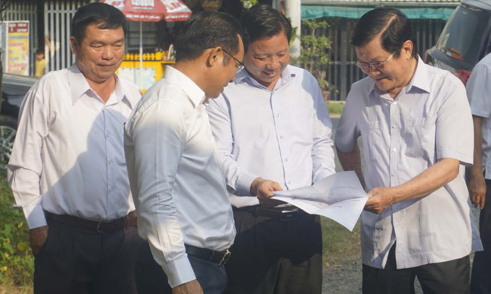 Nguyên Chủ tịch nước &#8211; Trương Tấn Sang khảo sát xây dựng trường học tại huyện Bến Lức