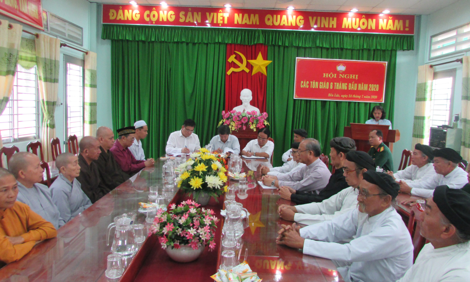 Bến Lức: Họp mặt các tôn giáo 6 tháng đầu năm 2020