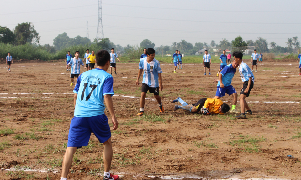 Cần Đước: Khai mạc giải bóng đá chào mừng Đại hội Đảng bộ huyện, nhiệm kỳ 2020 -2025
