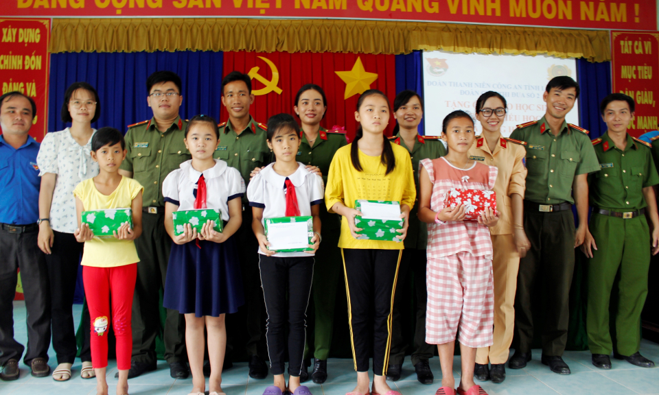 Hành trình về các địa chỉ đỏ -Tiếp bước lửa anh hùng tại Cần Đước