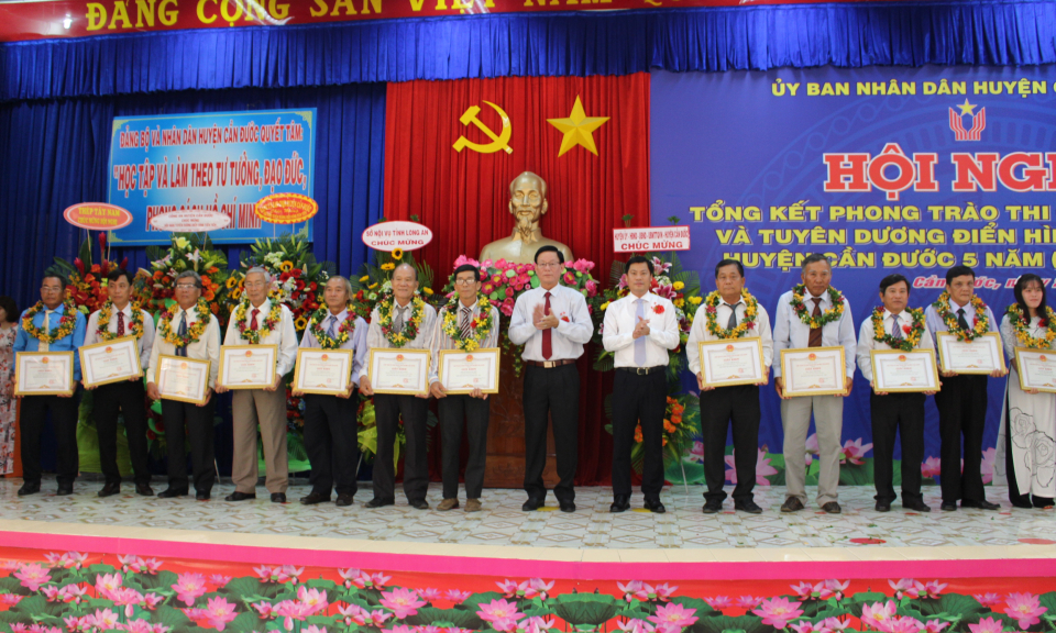 Cần Đước tổng kết phong trào thi đua yêu nước