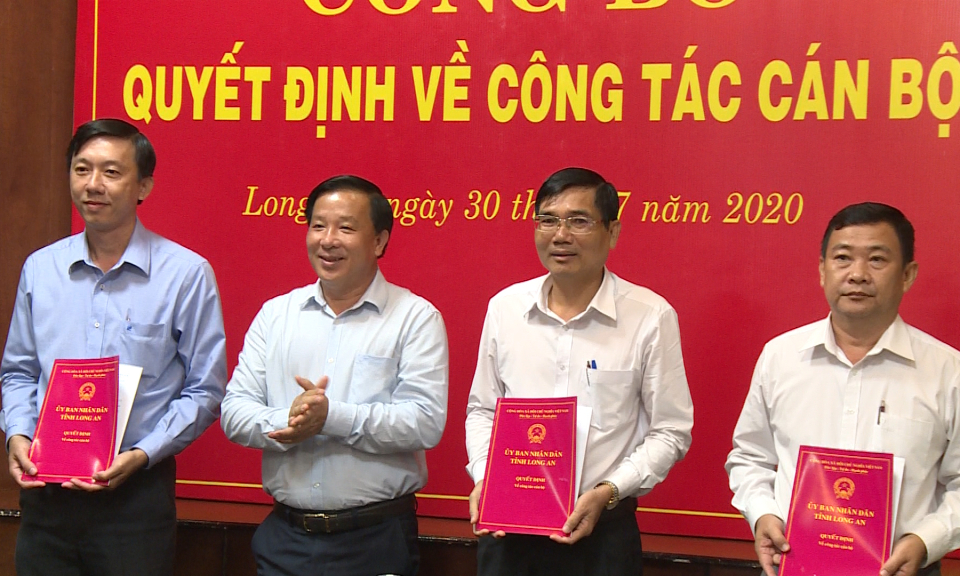 Trao quyết định điều động, bổ nhiệm cán bộ