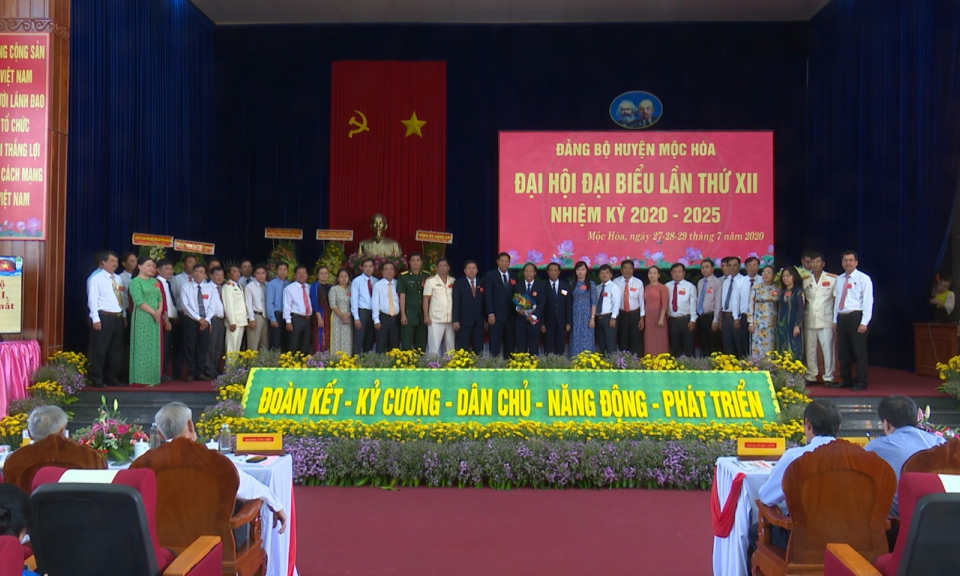 Phiên bế mạc đại hội đại biểu đảng bộ huyện Mộc Hóa lần thứ 12, nhiệm kỳ 2020-2025