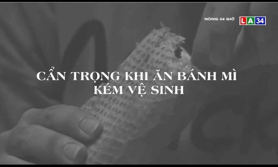 Cẩn trọng khi ăn bánh mì kém vệ sinh