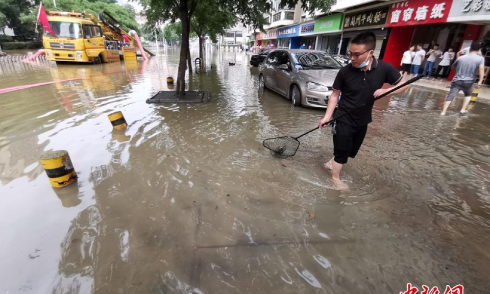 Trung Quốc tiếp tục cảnh báo mưa lớn ngày thứ 30 liên tiếp