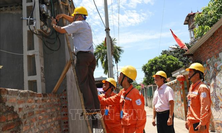 Bộ Công Thương &#8216;tính&#8217; phương án 1 giá điện, người dân nên chọn cách nào?