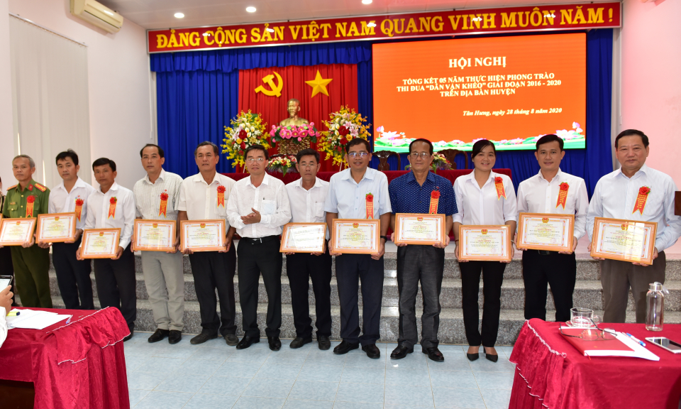 Tân Hưng: Tổng kết 5 năm thực hiện phong trào thi đua dân vận khéo, giai đoạn 2016 &#8211; 2020