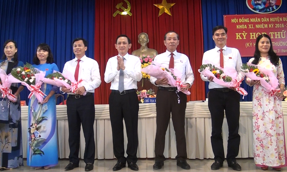 Ông Lê Trường Chinh được bầu chức danh Chủ tịch UBND huyện Đức Hòa