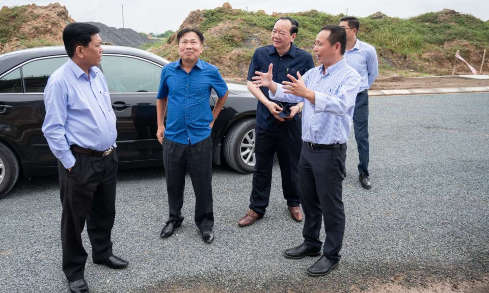 Chủ tịch Ủy ban nhân dân tỉnh khảo sát hoạt động các khu công nghiệp trên địa bàn huyện Cần Đước