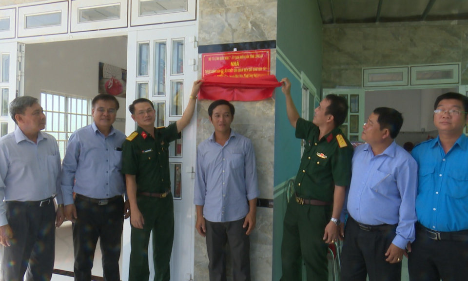 Mộc Hóa: Khánh thành, bàn giao nhà điểm dân cư liền kề chốt dân quân biên giới