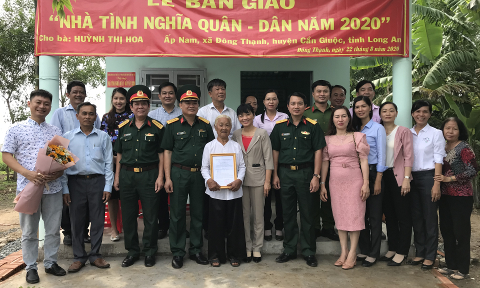 Bộ chỉ huy Quân sự tỉnh Bà Rịa -Vũng Tàu bàn giao nhà tình nghĩa quân-dân