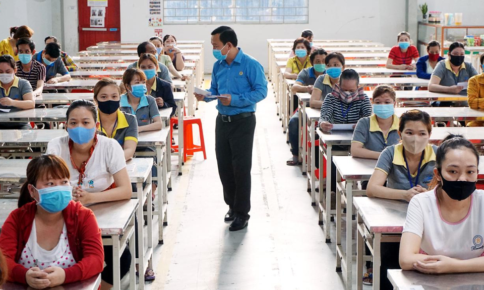 Công đoàn đồng hành cùng người lao động vượt khó