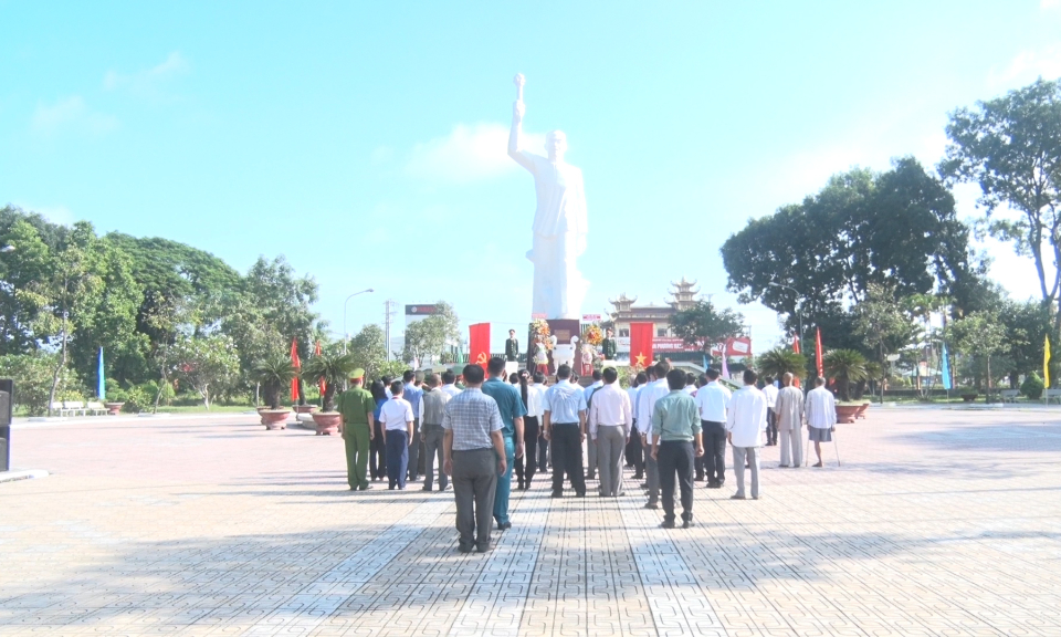 Đức Hòa: Dâng hương tưởng niệm 79 năm ngày hy sinh đồng chí Võ Văn Tần