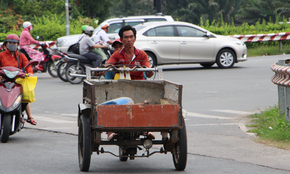 Đeo khẩu trang nơi công cộng: một số người dân vẫn còn thờ ơ