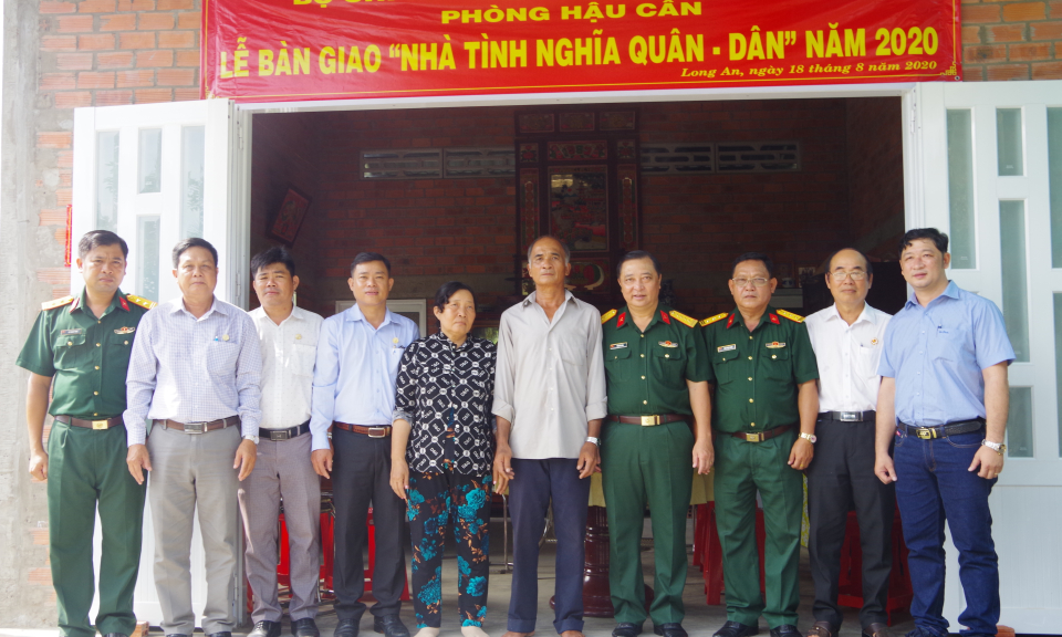 Bộ CHQS tỉnh Long An trao nhà tình nghĩa quân-dân năm 2020