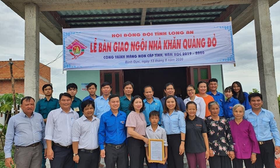 Bến Lức: Trao ngôi nhà “Khăn quàng đỏ”