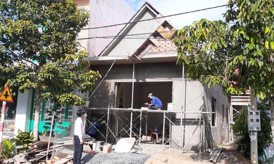 Tân Hưng: Giải ngân trên 1,5 tỉ đồng hỗ trợ xây nhà ở xã hội