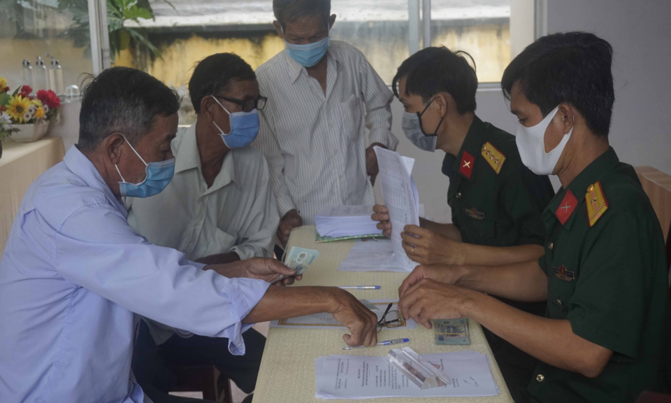 Bến Lức: Chi trả trợ cấp theo Quyết định số 49, 62 và 290 của Thủ tướng Chính phủ