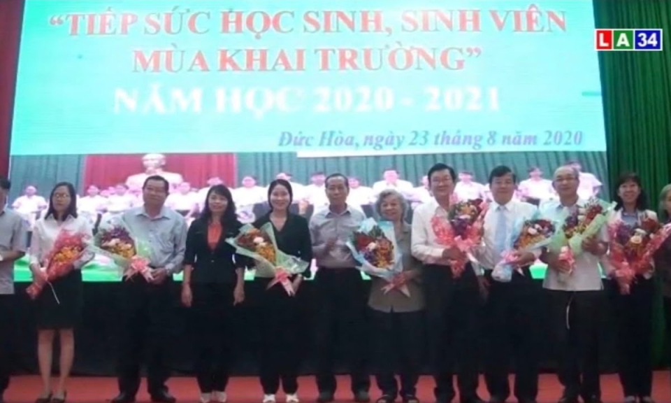 Nguyên Chủ tịch nước &#8211; Trương Tấn Sang dự lễ trao học bổng tại Đức Hòa