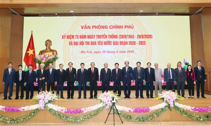 Thủ tướng Nguyễn Xuân Phúc dự Kỷ niệm 75 năm Ngày truyền thống và Đại hội thi đua yêu nước của Văn phòng Chính phủ