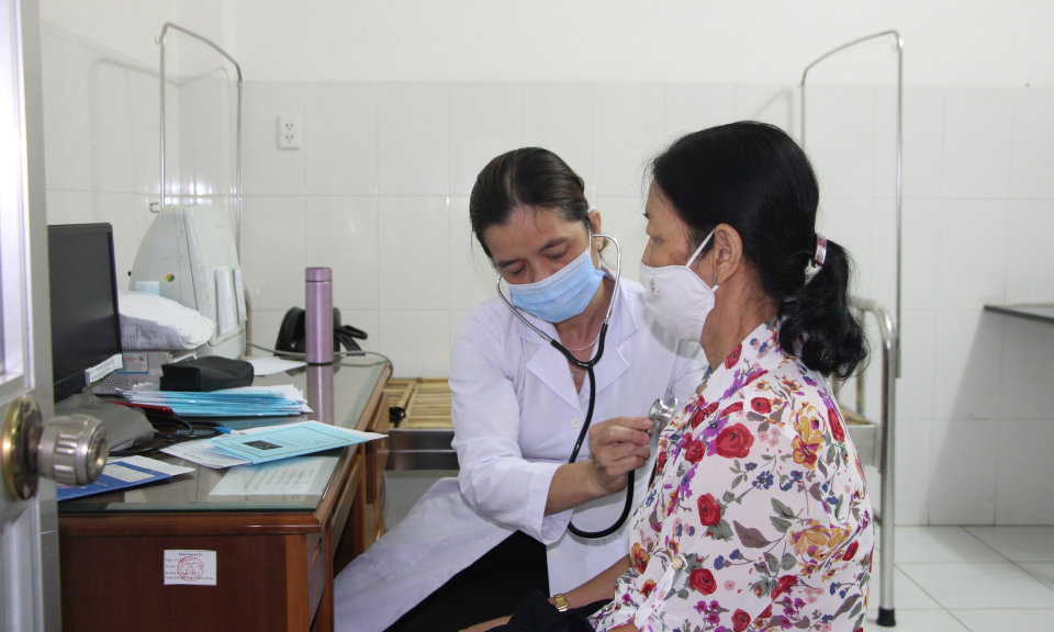 Thủ Thừa: Tăng cường chăm sóc sức khỏe cho người cao tuổi